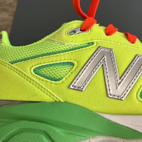 New Balance  990v4 ‘Festive’ big kids/grade school sneakers - Picture 12 of 12